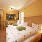 מלון Am Wiesenhang - Garni 3*