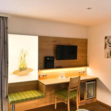 Hotel Am Wiesenhang - Garni 3*