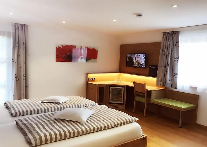 فندق Am Wiesenhang - Garni 3*